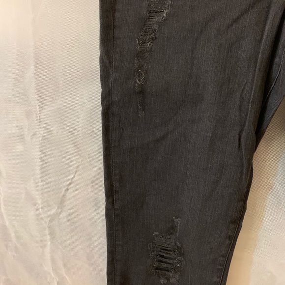 DKNY Distressed Jeans NWT - Picture 4 of 16